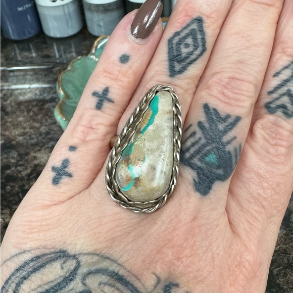 Beautiful Royston ribbon sterling ring - Picture 6 of 6